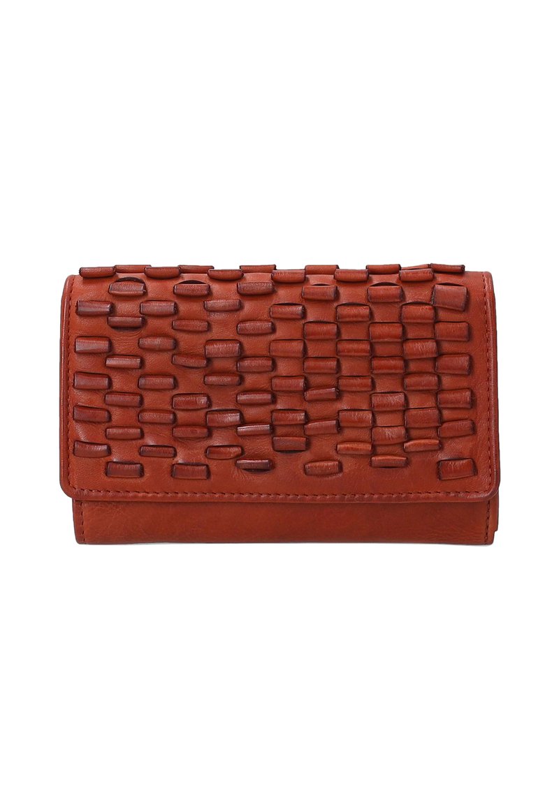 Brun læderpung med et tekstureret vævet mønster, i en rektangulær form med en glat finish. Lukker med en klap.