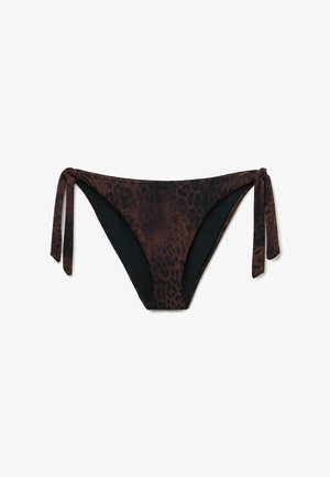 Bikini kalhotky s leopardím potiskem a černým lemováním, vybavené dvěma nastavitelnými šňůrkami po stranách pro přizpůsobitelné nošení. Hladká textura.