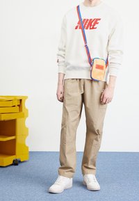 Nike Sportswear Mikina s kapucí - off-white