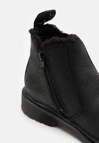 Dr. Martens 2976 LEONORE MONO UNISEX - Téli csizmák - black