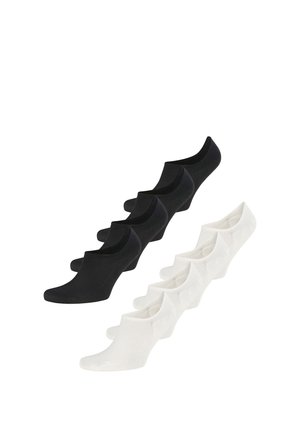 Vier Paare schwarze und vier Paare weiße niedrig geschnittene Knöchelsocken, in zwei diagonalen Reihen auf weißem Hintergrund angeordnet.