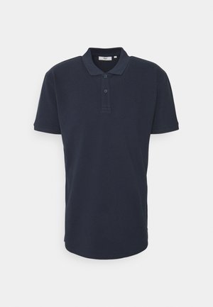 Polo shirt bleu marine à manches courtes avec deux boutons et un col, présenté sur un fond blanc.