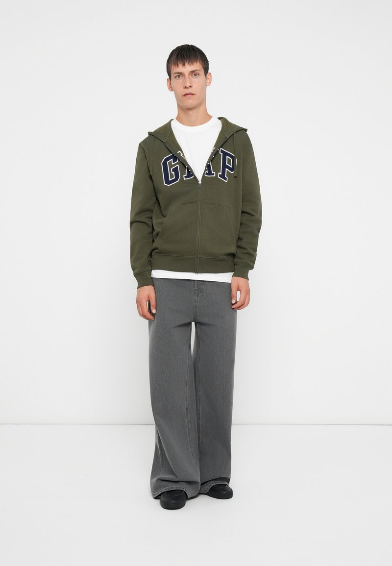 GAP HERITAGE LOGO - Mikina na zip - black moss