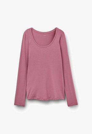 Camiseta de manga larga en tela suave y ligera de color rosa. Cuenta con un escote redondo, textura lisa y un ajuste relajado con un dobladillo ligeramente curvado.