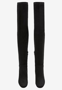 Bottes noires au-dessus du genou en daim doux, avec un design épuré, bout arrondi et une fermeture à glissière sur le côté.