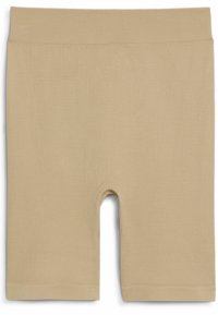 Béžové ribbed šortky s páskem střední výšky a délky po kolena. Mají hladkou texturu a jednoduchý design bez vzorů.