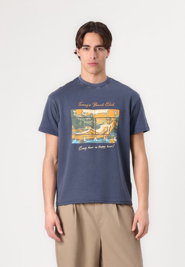 RELAXED BEACH CLUB GRAPHIC TEE UNISEX - Print T-shirt