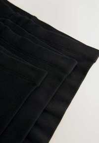 Schwarze Leggings ordentlich gestapelt, aus weichem Stoff mit flachen Nähten und glatter Textur. Keine sichtbaren Muster oder Hardware.