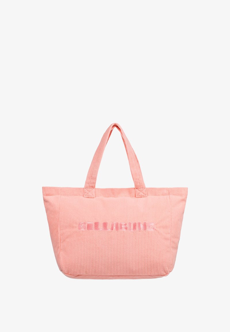 Różowa torba tote z korduroy z dwoma uchwytami, z eleganckim wytłoczonym logo z przodu. Okrągłe dno i wyraźna forma.