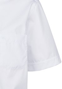 Weißes Kurzarmhemd aus strukturiertem Stoff mit einer Tasche auf der linken Seite und verstärkten Nähten an Saum und Ärmeln.