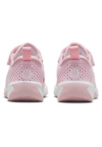 Nike Performance OMNI MULTI COURT UNISEX - Sapatilhas - pink foam/white hyper pink- ed soft pink