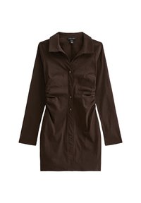 Abito button-up marrone in tessuto liscio, con colletto, maniche lunghe e dettagli arricciati ai lati.