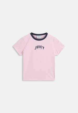 Ανοιχτό ροζ κοντομάνικο T-shirt με μαύρο γιακά και εκτύπωση στο κέντρο μπροστά που γράφει «JUICY EST LOS ANGELES».