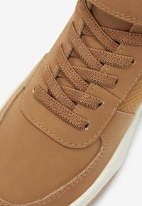 Next SINGLE STRAP ELASTIC LACE - Augsti sporta apavi - tan brown