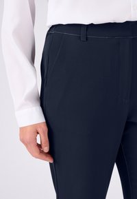 Damart FLUIDE - Chino - navy blazer