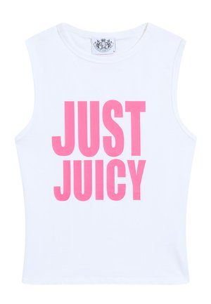 Weißes ärmelloses Oberteil aus Baumwolle, mit großen pinken Buchstaben, die "JUST JUICY" in fetter Schriftart lesen. Keine weiteren Grafiken oder Muster.