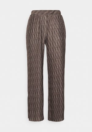 Pantalon tricoté côtelé marron métallisé avec taille élastique et coupe droite sur fond blanc.