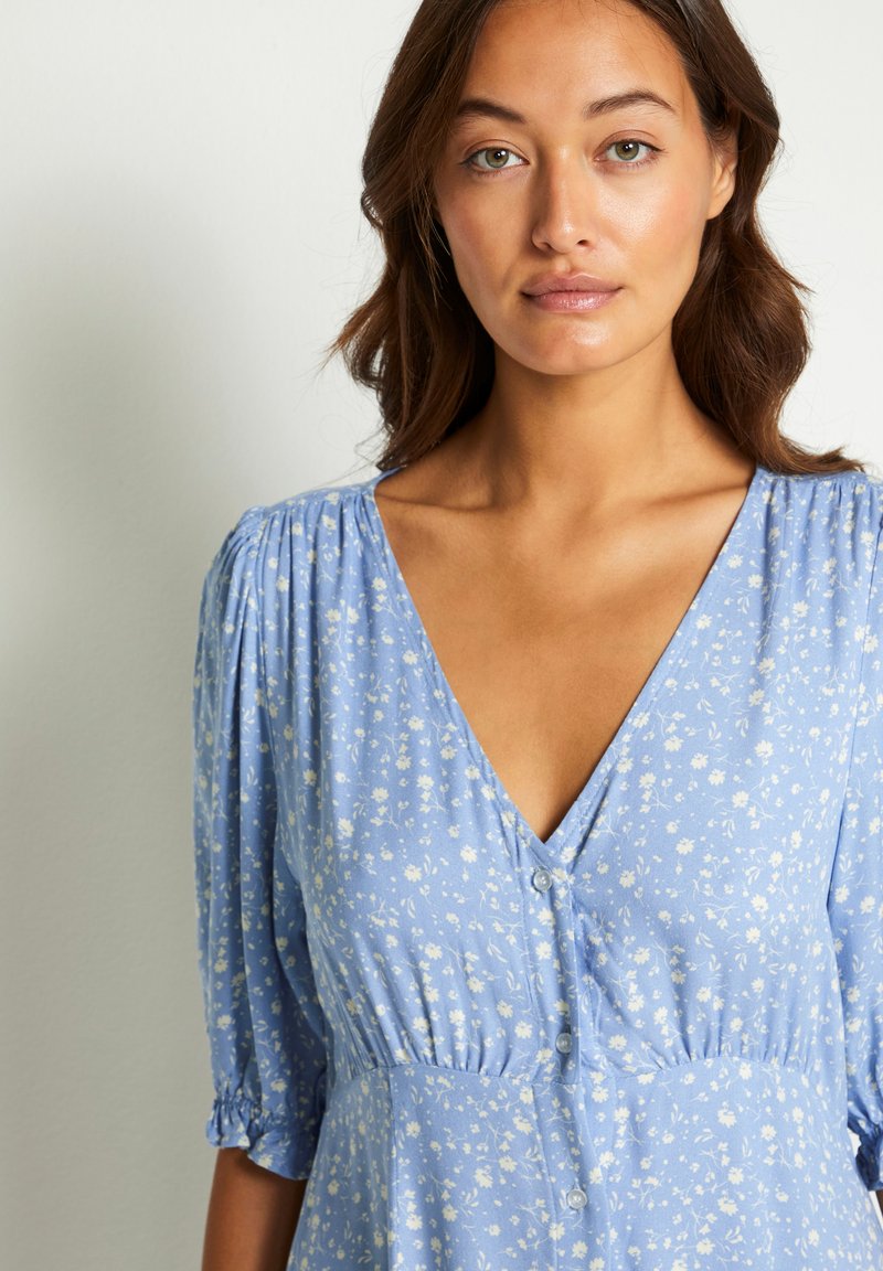 Damen Freizeitkleider | Culture CUNILDA Blusenkleid blue flower/blau - YQ90459 Damen Freizeitkleider | Culture CUNILDA Blusenkleid blue flower/blau - YQ90459