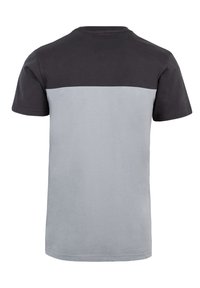 T-Shirt mit kurzen Ärmeln, das einen dunkelgrauen oberen Abschnitt und einen hellgrauen unteren Abschnitt hat. Glattes Baumwollmaterial mit Rundhalsausschnitt.
