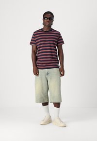 BDG Urban Outfitters TEE - Print T-shirt - navy/red