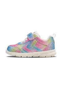 Baskets à paillettes multicolores avec un motif en chevron rose, bleu et vert. Comprend une semelle blanche et une sangle velcro réglable.