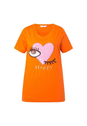 T-shirt orange à manches courtes en coton avec un cœur en sequins roses, un œil et le mot "Happy" en texte argenté.