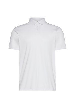 Λευκό πόλο μπλουζάκι με κοντά μανίκια, γιακά και τρεις κουμπίδες στη λαιμόκοψη. Ομαλή υφή χωρίς ορατά σχέδια ή λεπτομέρειες.