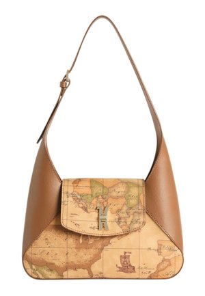 Borsa a tracolla in pelle marrone con stampa di mappa del mondo vintage e chiusura dorata sulla patta frontale, dotata di tracolla regolabile e pannelli laterali triangolari.
