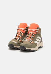 Adidas Terrex AX4R MID UNISEX - Obuća za pješačenje - olive strata/wonder white/semi impact orange