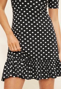 Friends Like These SHORT SLEEVE HEM REGULAR FIT - Jerseykleid - black spot