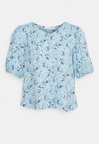 Blusa floral azul claro com mangas bufantes, gola redonda e um corte largo, adornada com padrões florais brancos e azuis marinhos.