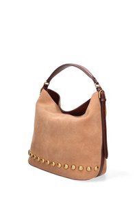 Borsa hobo realizzata in suede beige con una texture liscia, dotata di una tracolla in pelle marrone e dettagli in metallo dorato lungo il bordo inferiore.