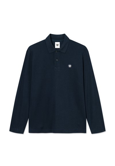 Polo a maniche lunghe di colore blu navy realizzato in tessuto misto cotone, con colletto abbottonato, motivo testurizzato sottile e un piccolo logo sul petto.