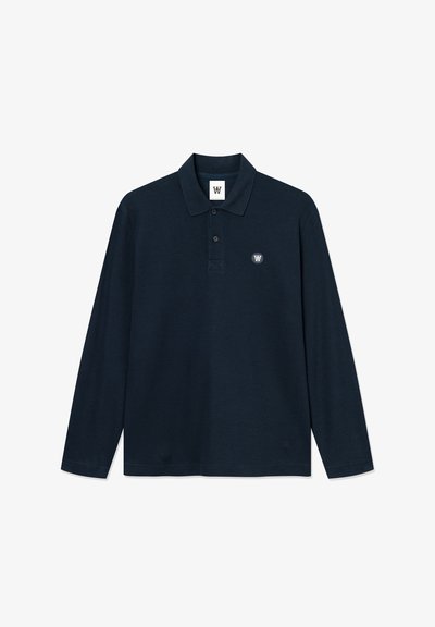 Polo a maniche lunghe di colore blu navy realizzato in tessuto misto cotone, con colletto abbottonato, motivo testurizzato sottile e un piccolo logo sul petto.