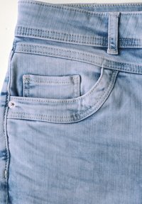 Thumbnail Image 5