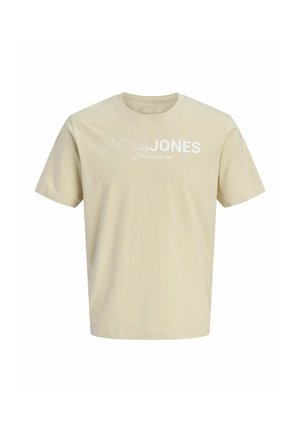 Beige T-shirt med korte ærmer, rund hals og hvid "JACK & JONES Premium" tekst trykt på tværs af brystet.