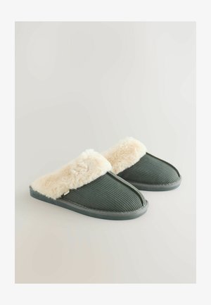 Rohelised ribakujulised kangast sussid, millel on kreemjas värvi sünteetiline karvajakk. Neil on ümar nina ja lame kummitald. Lihtne ja mugav disain.