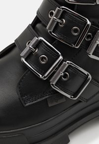 Buffalo Kovbojské/motorkářské kotníkové boty - black