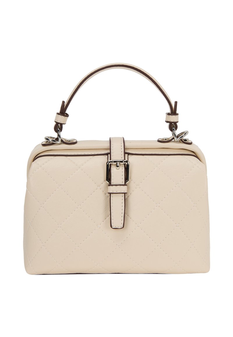 Sac à main en crème matelassé avec une forme structurée, doté d'une anse supérieure, d'accents matériels sur les côtés et d'un détail de boucle centrale.