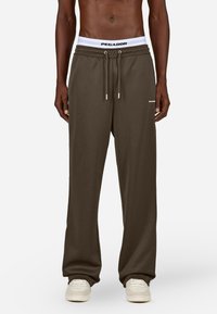 Olivgrüne Jogginghose aus weichem Stoff, mit elastischem Bund und Kordelzug sowie einem weißen Logoakzent auf der linken Seite.