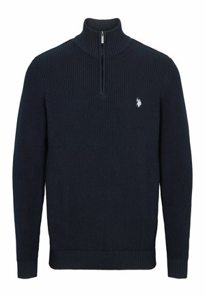 Námořnický pulovr pletený do ribu s vysokým límcem a polovičním zipem. Má malé vyšívané logo na hrudi. Manžety a lem jsou ribbované.