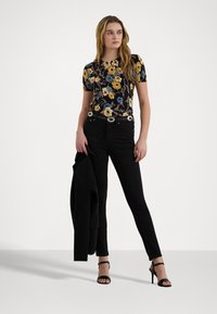 Lauren Ralph Lauren FLORAL COTTON BLEND SHORT SLEEVE JUMPER - Marškinėliai su spaudiniu - black/multi