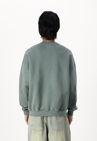 Abercrombie & Fitch ESSENTIAL - Sweatshirt - balsam green
