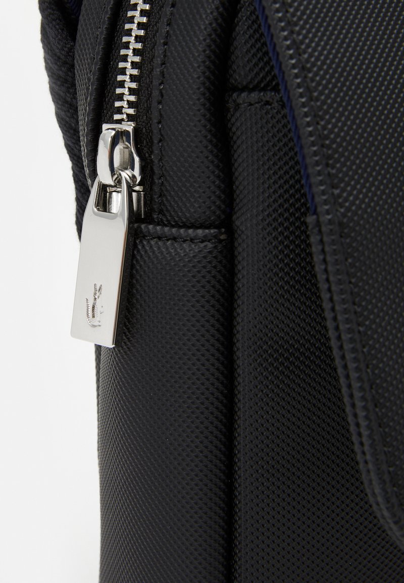 Lacoste CLASSIC UNISEX Sac bandoulière noir
