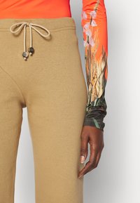 MAITREPIERRE JACQUES - Pantalon classique - brown