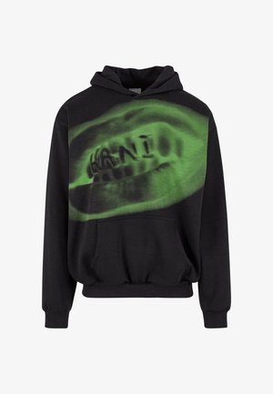 Hanorac negru cu glugă, prezentând un imprimeu grafic verde, buzunar tip marsupiu și manșete și tiv cu nervuri. Designul include text artistic și modele.