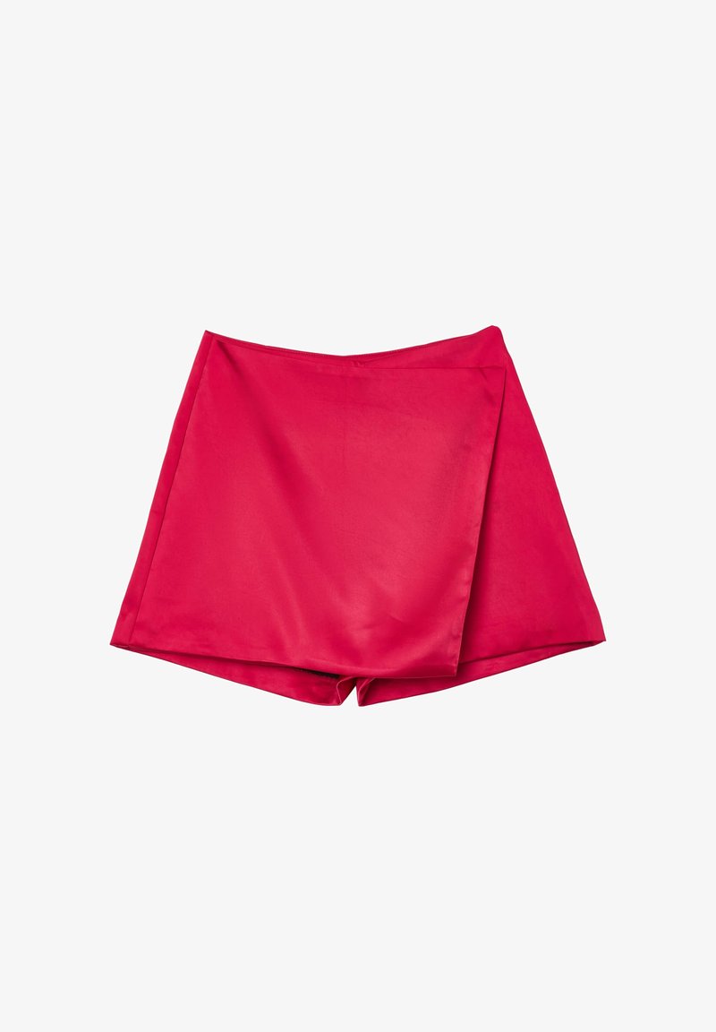 Shorts en satin rouge au design épuré, avec une taille haute et une coupe sans couture. Texture lisse avec un léger éclat.