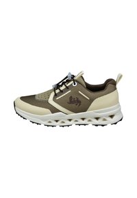 Leichtgewichtiger Sportschuh mit einem Obermaterial aus beigem und braunem Mesh, strukturierten Akzenten, verstärkter Zehenpartie und gemusterter Sohle für Griffigkeit.