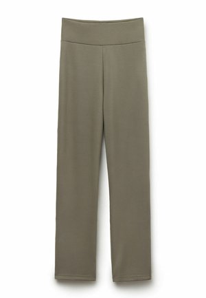 Pantalones de pierna recta color verde oliva con una cintura alta, hechos de tela lisa y elástica, exhibidos planos sobre un fondo blanco.