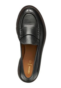 Scarpa nera in pelle senza lacci con finitura liscia, punta rotonda, accenti testurizzati sulla tomaia e soletta imbottita marrone.